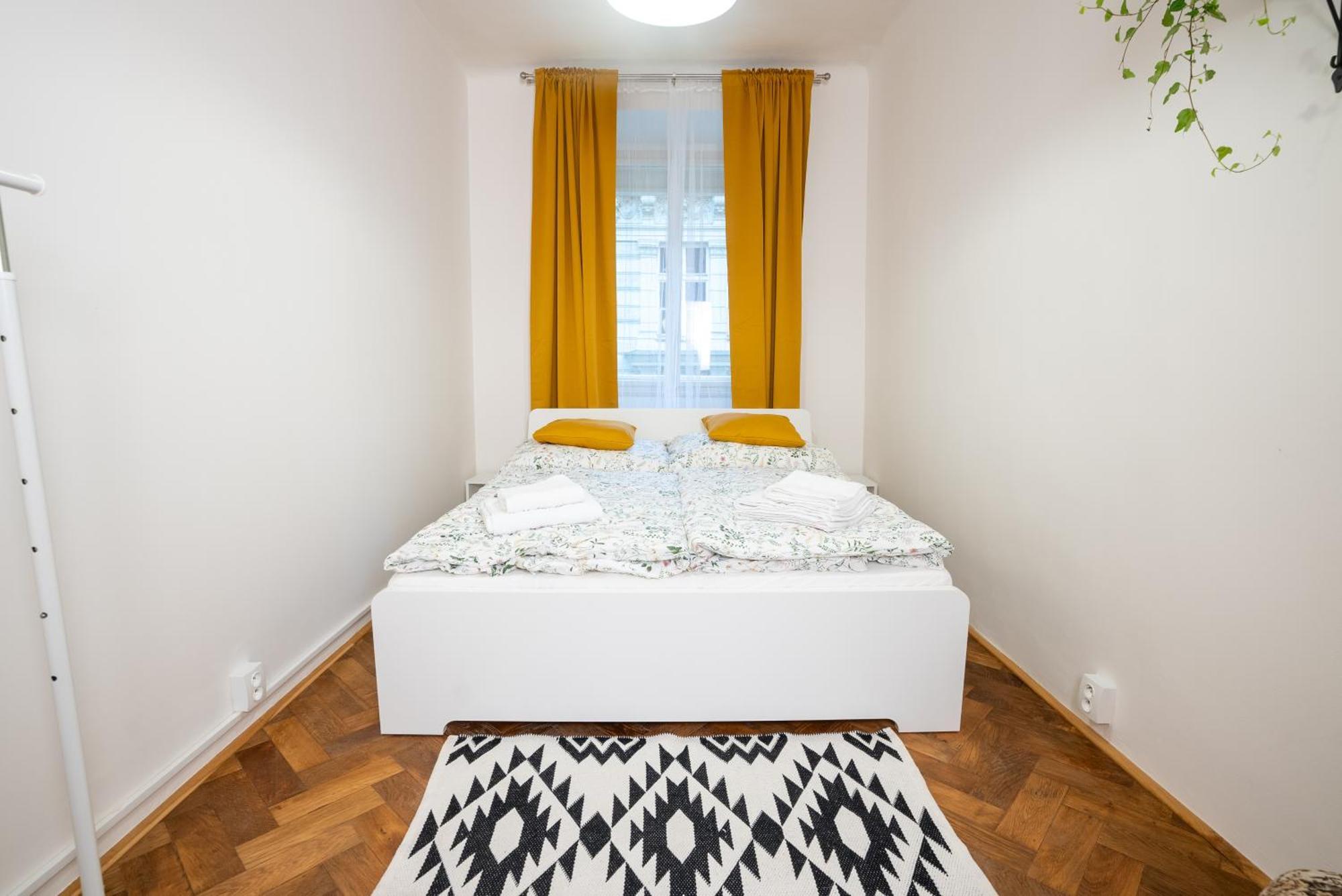 Queen Room,1541809786:JPEG